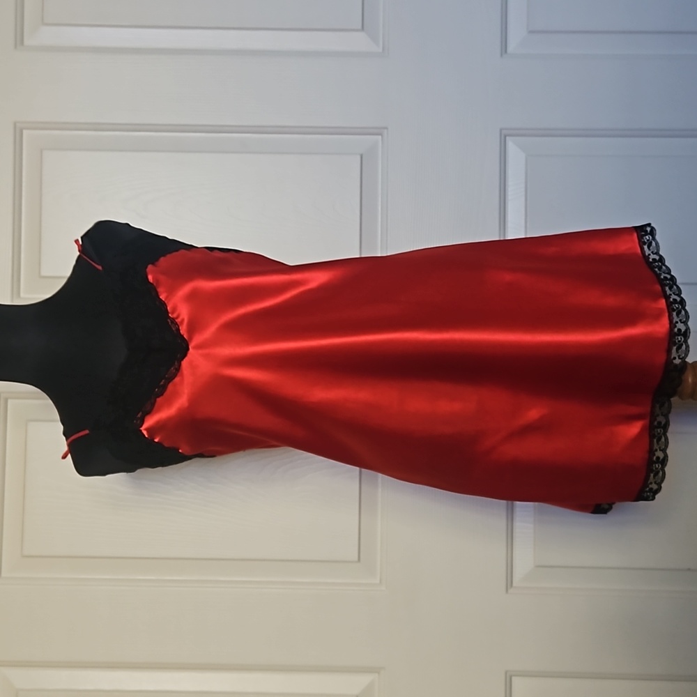 Vuntage Slip by Body Chic SZ M Red